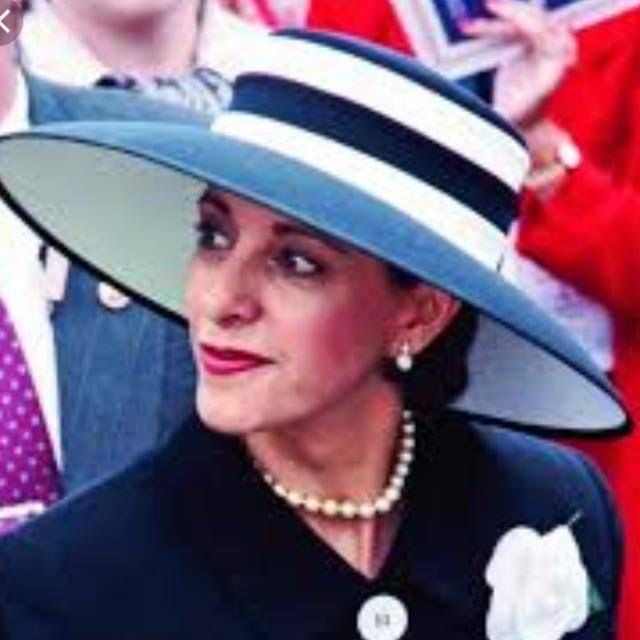 Melania Trump usó un sombrero muy parecido a uno usado por la exprimera dama Lorena Clare