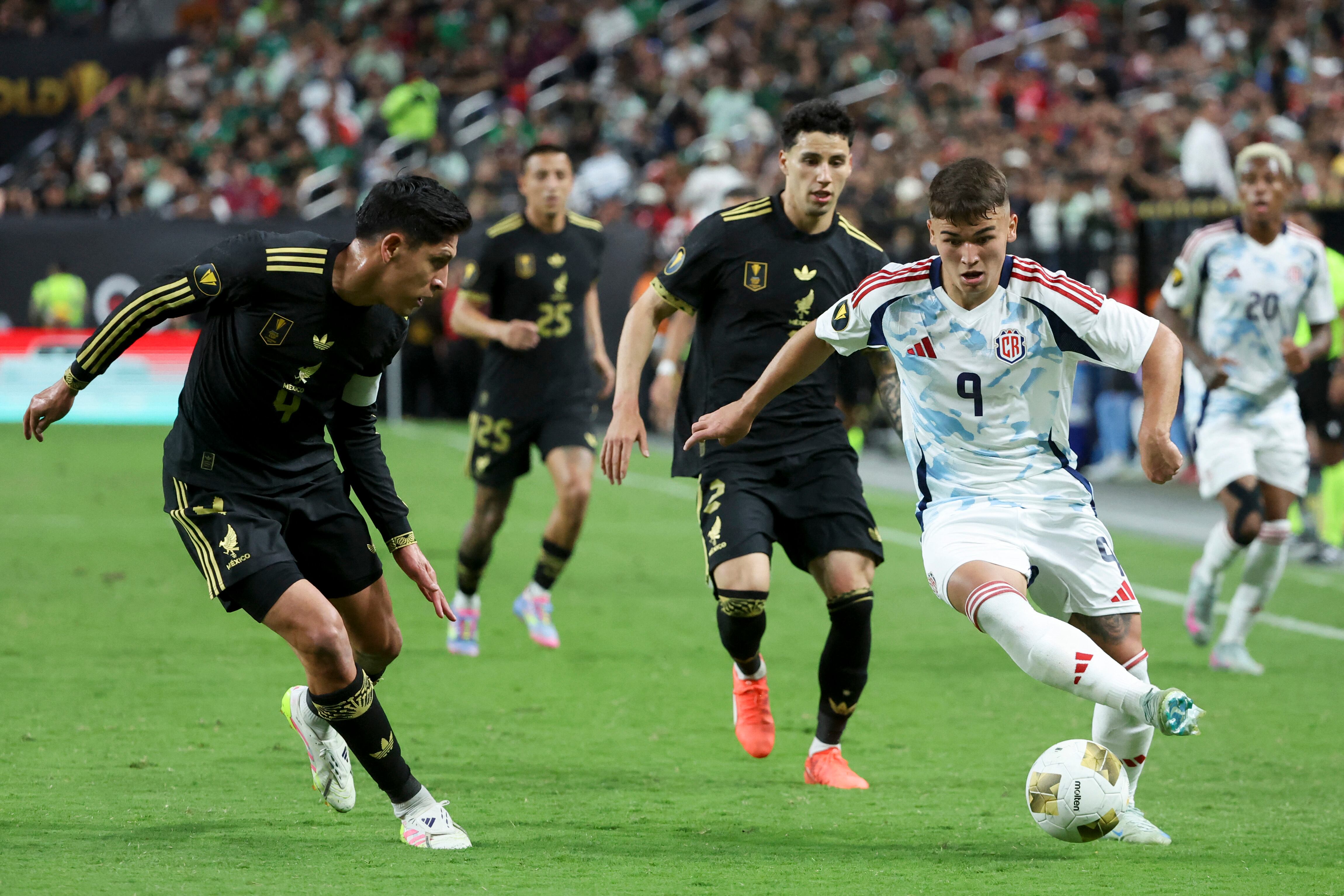 Manfred Ugalde y Joseph Mora vieron tarjeta amarilla ante México