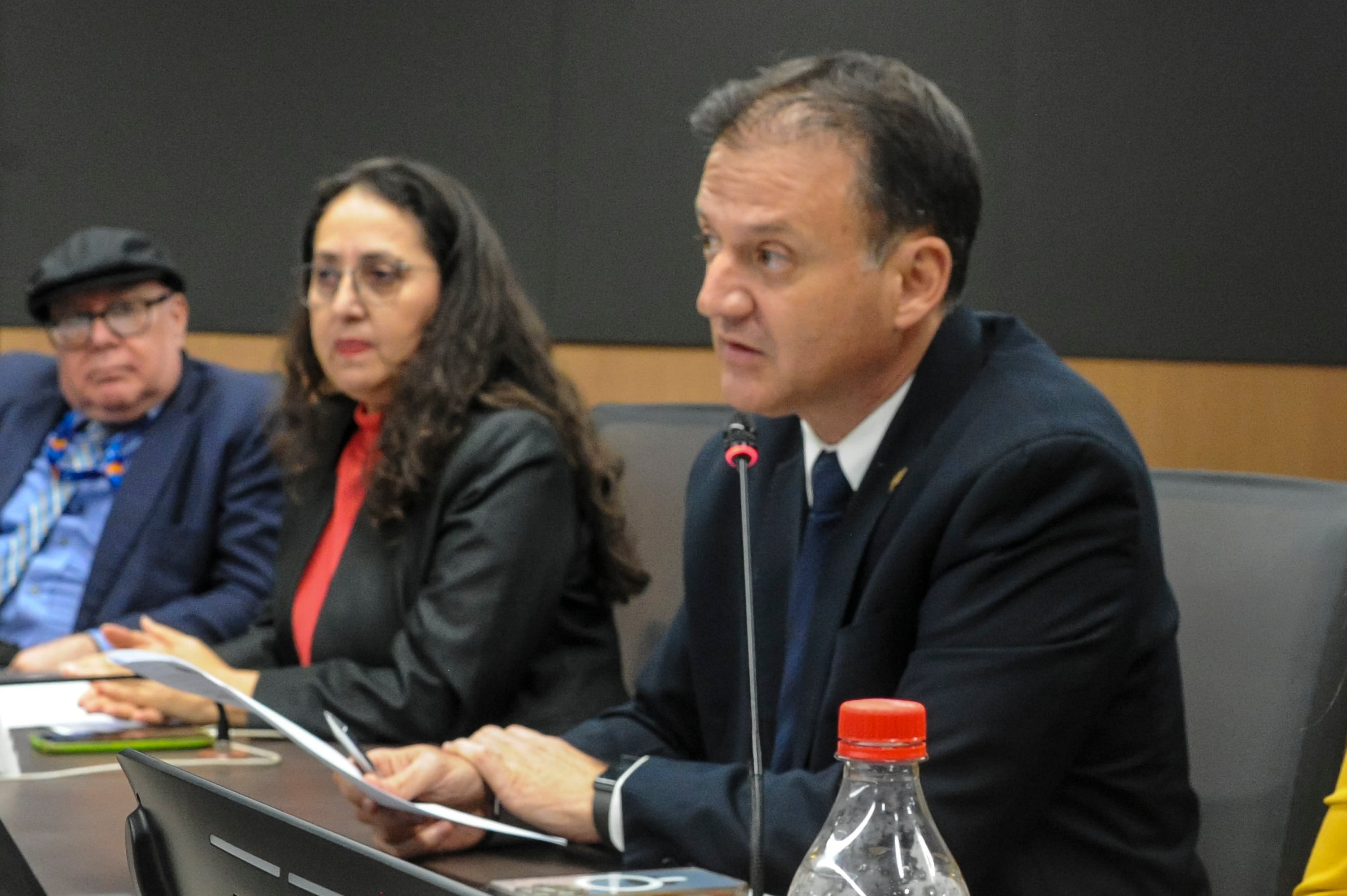 22\10\23 San José, Asamblea Legislativa, Comparecencia del ministro del MOPT el cual cancelo y Asociación carretera a San Calos, En la Foto: Diputada Luz Mari Alpizar y Diputado Luis Diego Vargas    Fotos Jorge Navarro para La Nación     Asamblea Legislativa
