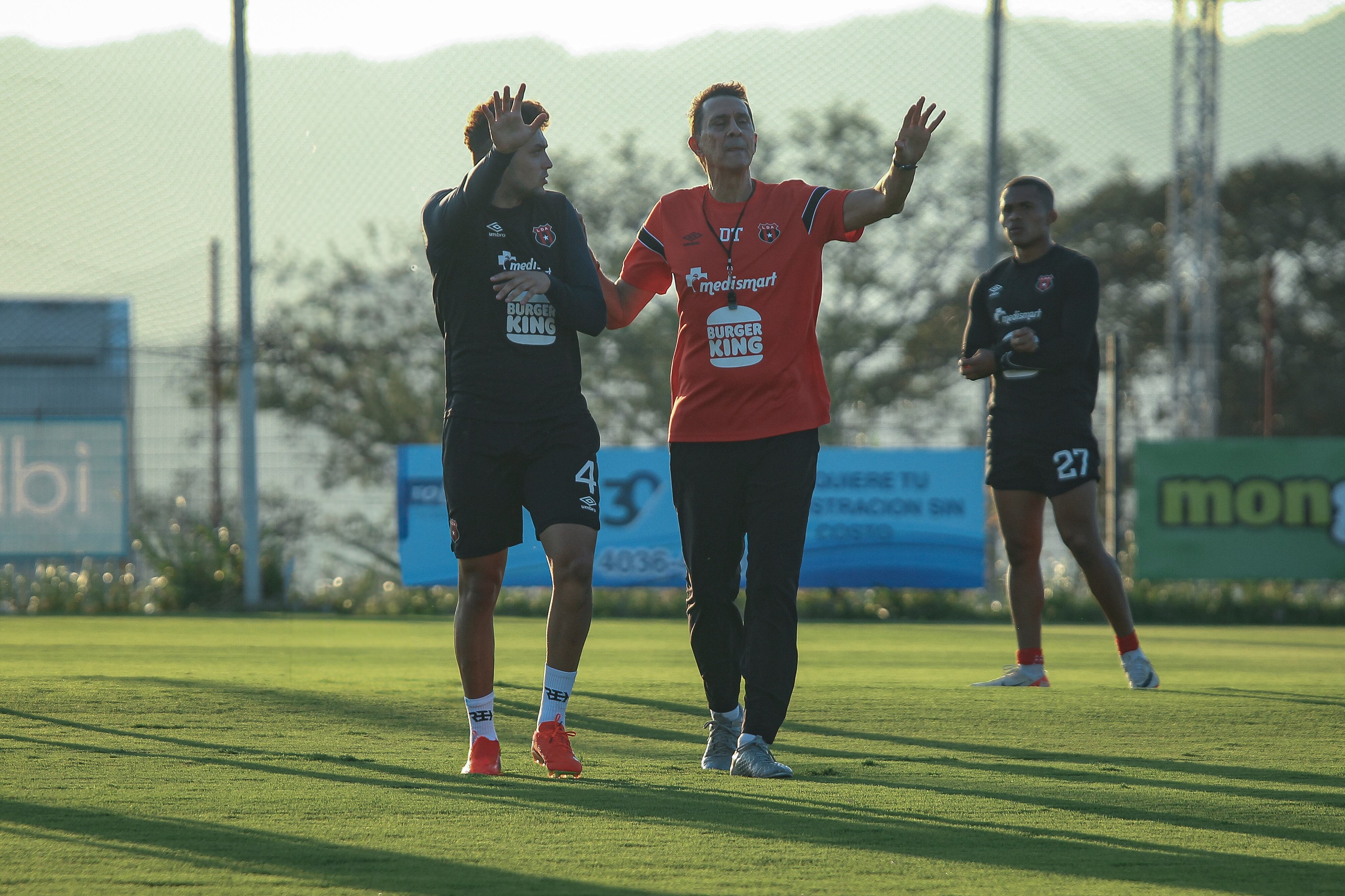 Alexandre Guimaraes en Alajuelense.