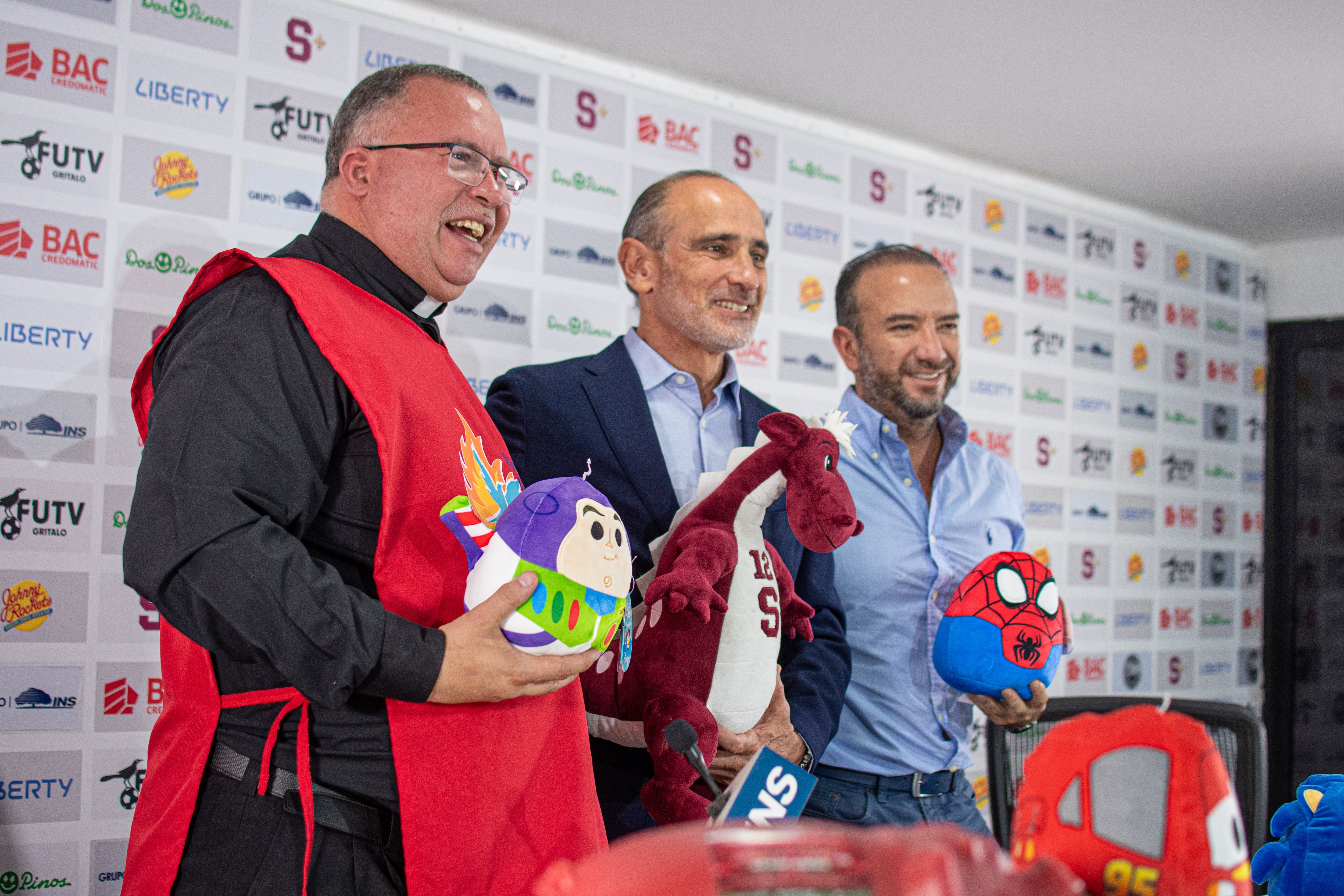 El Padre Sergio Valverde, Gustavo Chinchilla por Saprissa y Carlos Acuña de Toys detallaron cómo será la actividad.