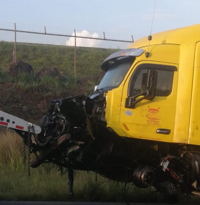 Así quedaron los vehículos tras el violento choque. Foto tomada de redes.