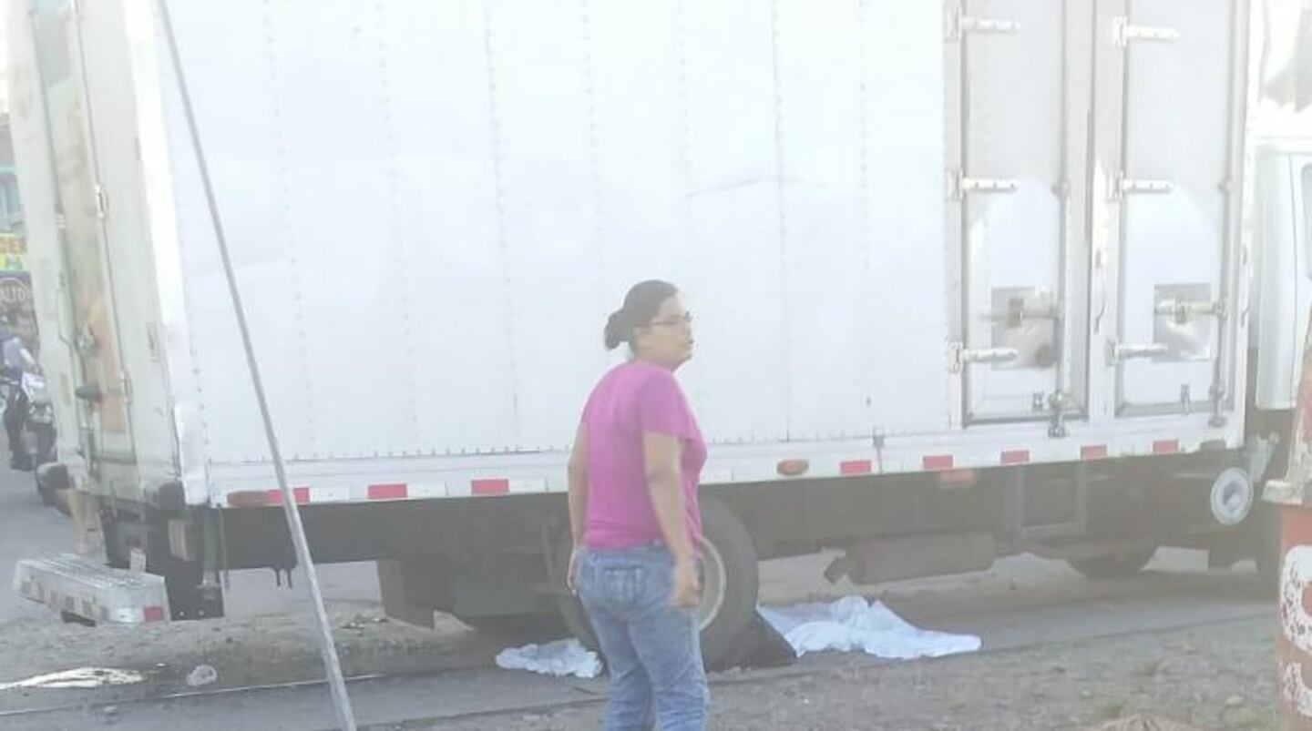 Mujer muere atropellada por camión que iba marcha atrás | La Teja