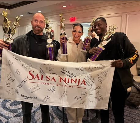 Lynda Díaz y su esposo junto con su academia de baile ya van ganando seis trofeos en la competencia de baile internacional.