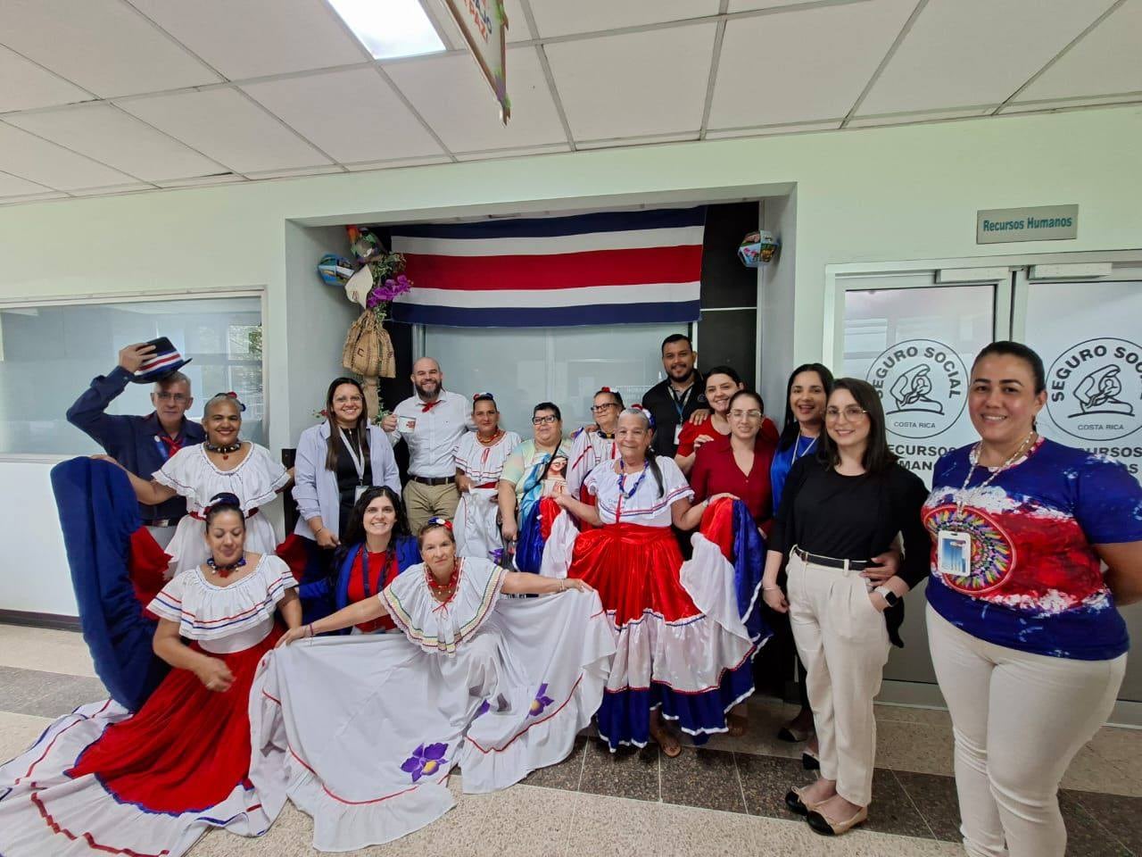 En el Hospital de Alajuela hubo desfile de faroles