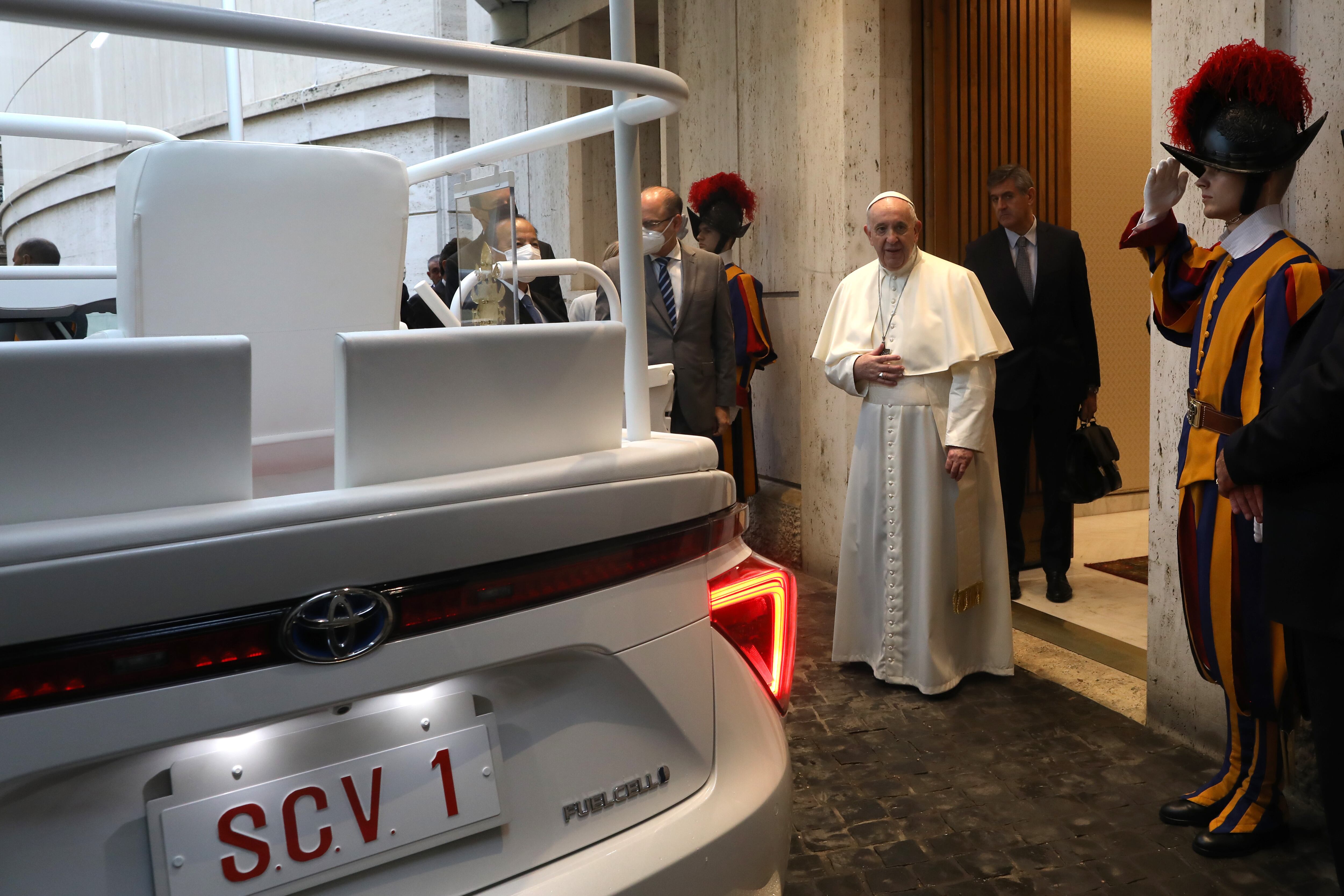 El papa Francisco estrenó el pasado 7 de octubre un papamovil que le regaló la Conferencia Episcopal de Japón, es un Toyota Mirai impulsado por hidrógeno