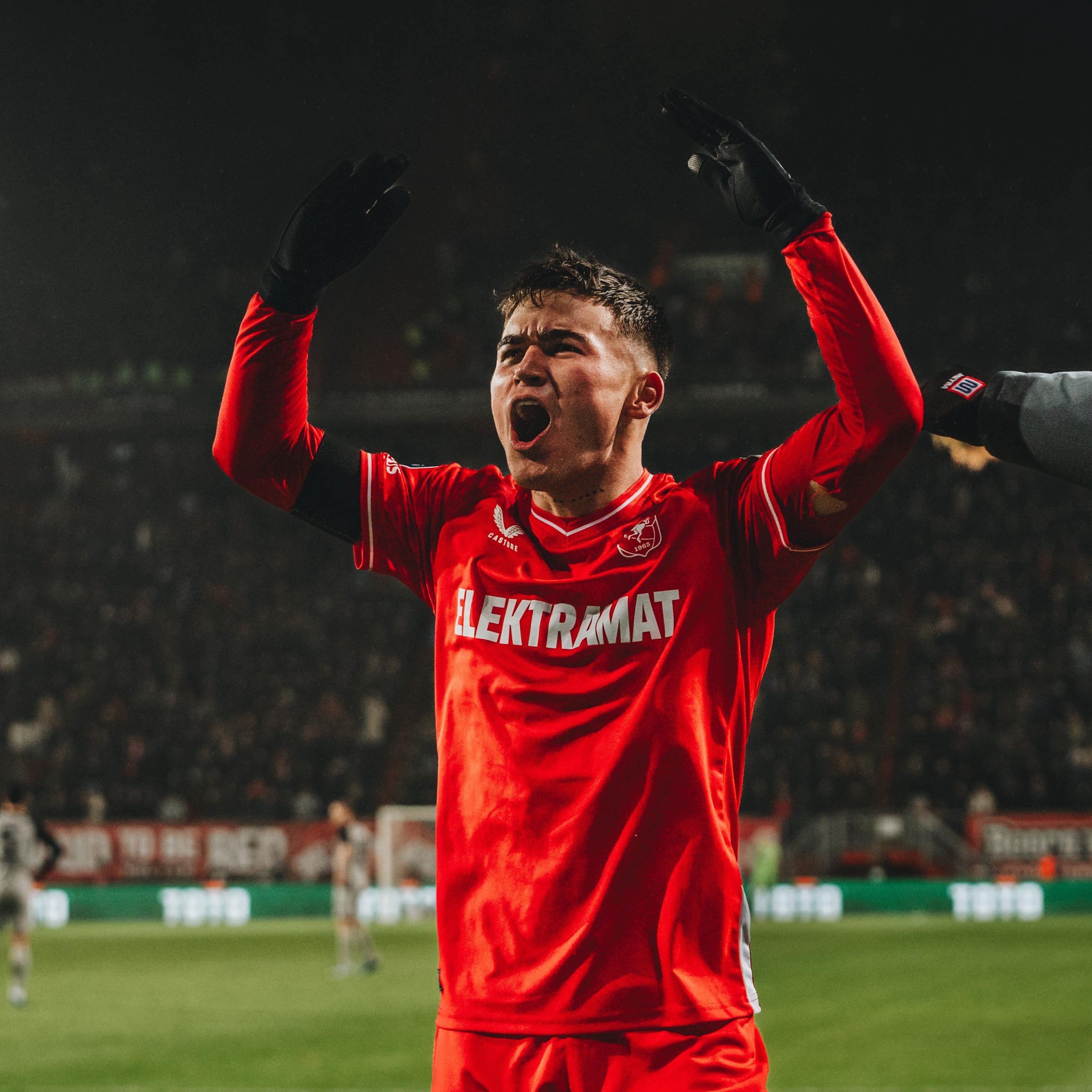 Manfred Ugalde anotó doblete ante el AZ Alkmaar. Foto: Twitter Twente