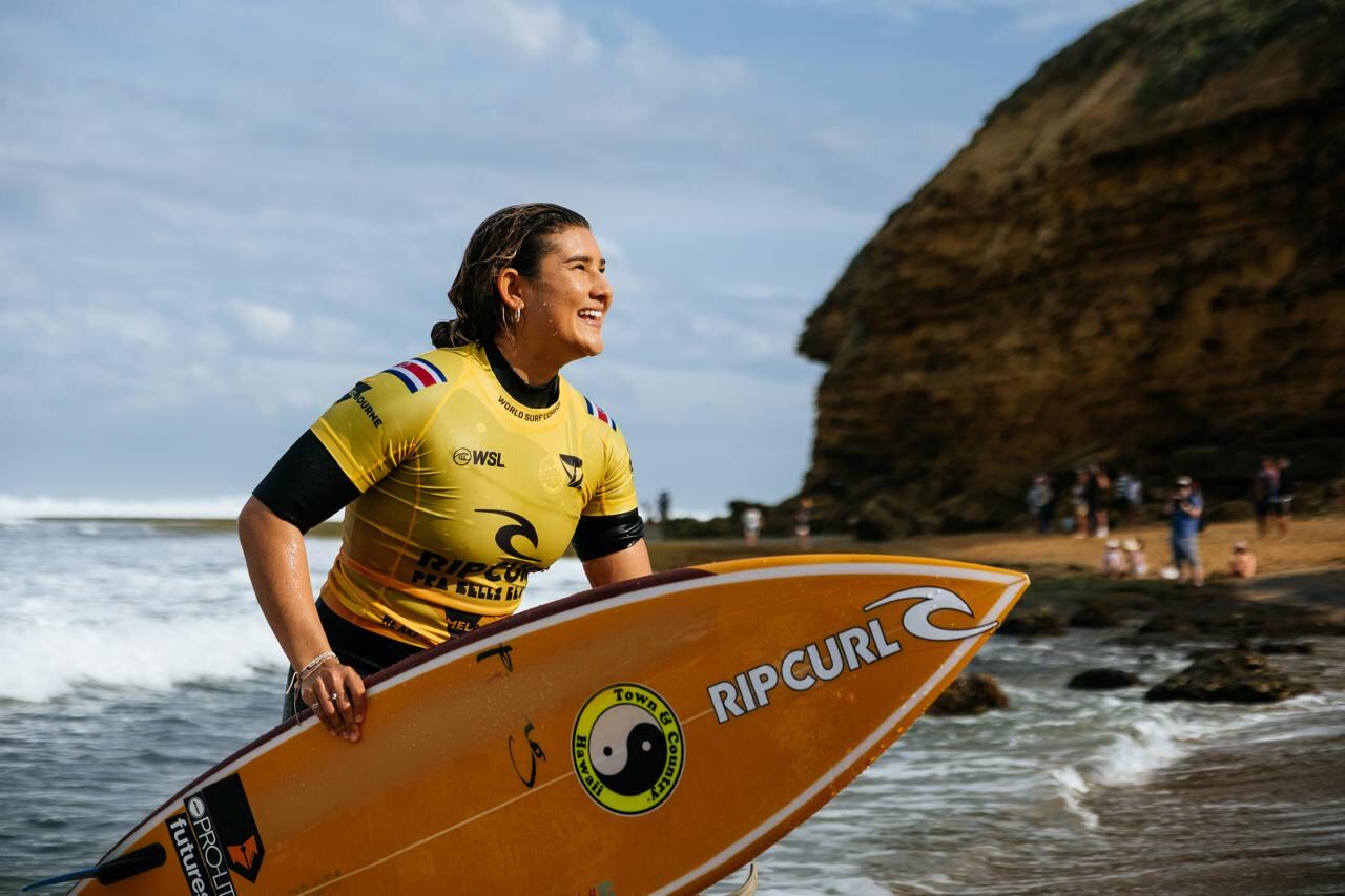 Brisa Hennessy
Líder del Tour Mundial
Subcamnpeona del Shiseido Tahití Pro en la Polinesia Francesa, sexta parada del Tour Mundial,.
29 de mayo del 2024.
Fotografía: Aaron Hughes WSL