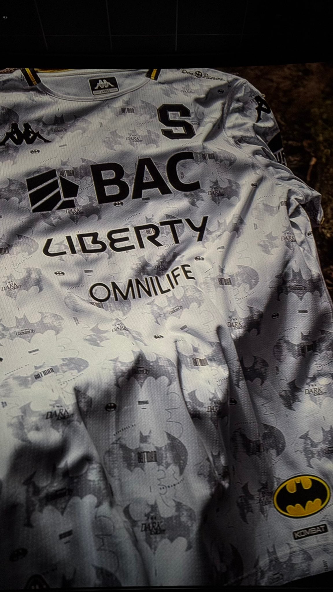 Saprissa lanzó su tercer uniforme. Fotos tomadas de TD Más.