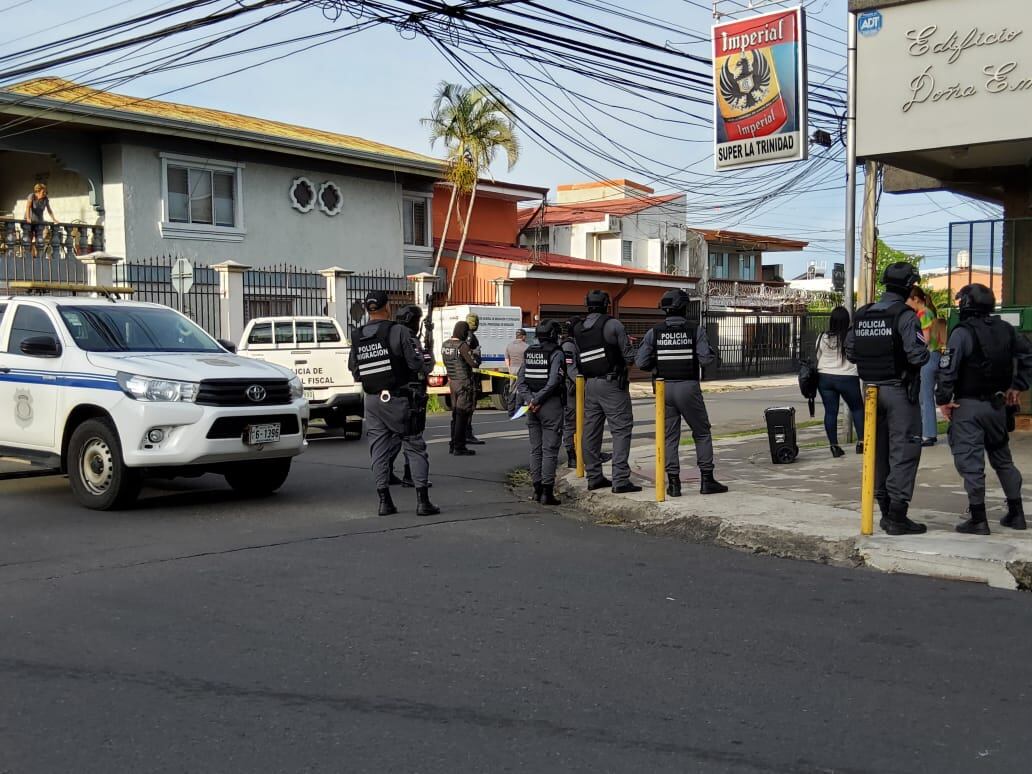 Detienen a sospechosos de explotación laboral contra dos jovencitas. Foto: Migración