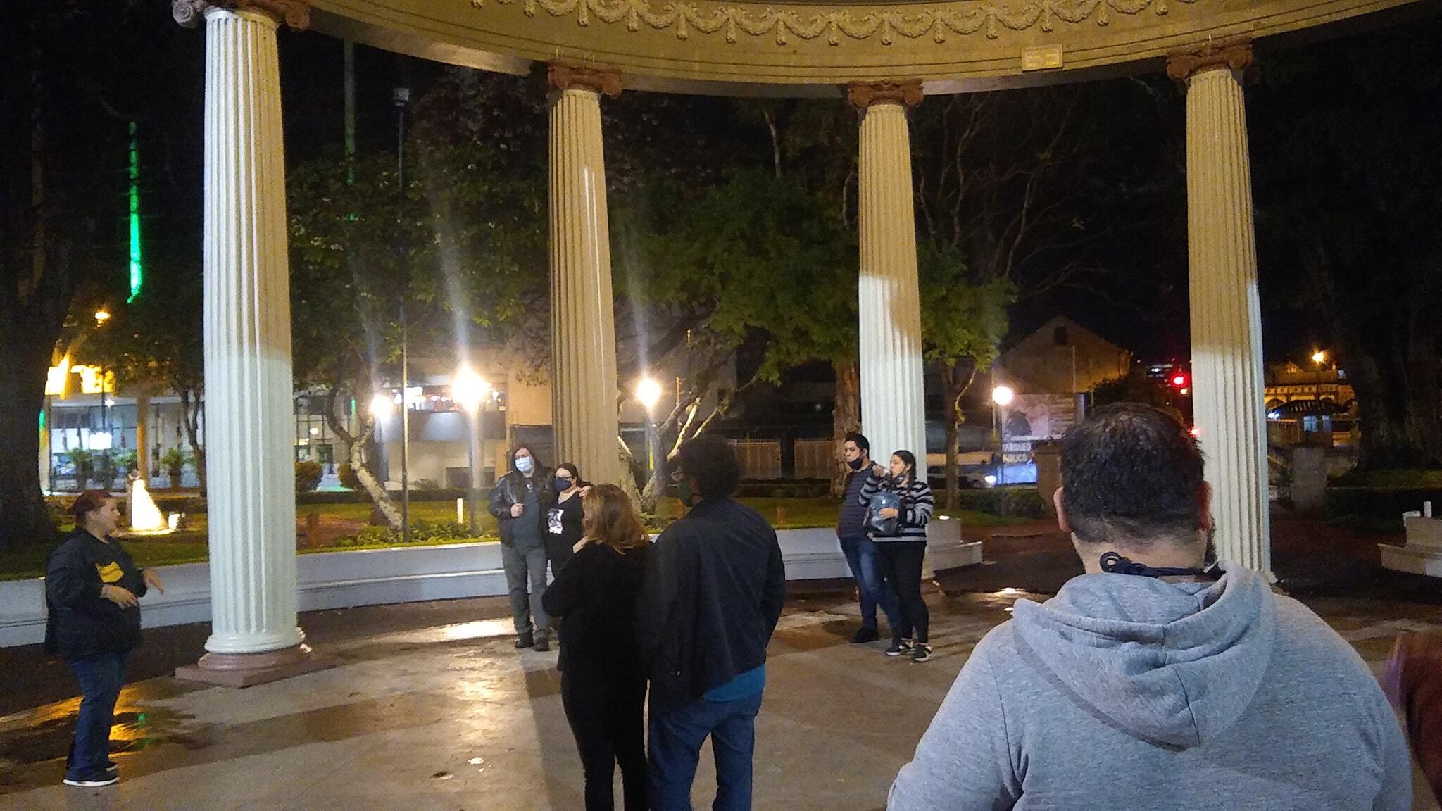 El equipo completo de Investigación ParanormalCR está realizando, desde hace tres meses, lo que ellos llaman “San José encantado” que no es nada más y nada menos que un terrorífico tour por diferentes edificios josefinos en los cuales siempre se ha dicho que tienen actividad paranormal