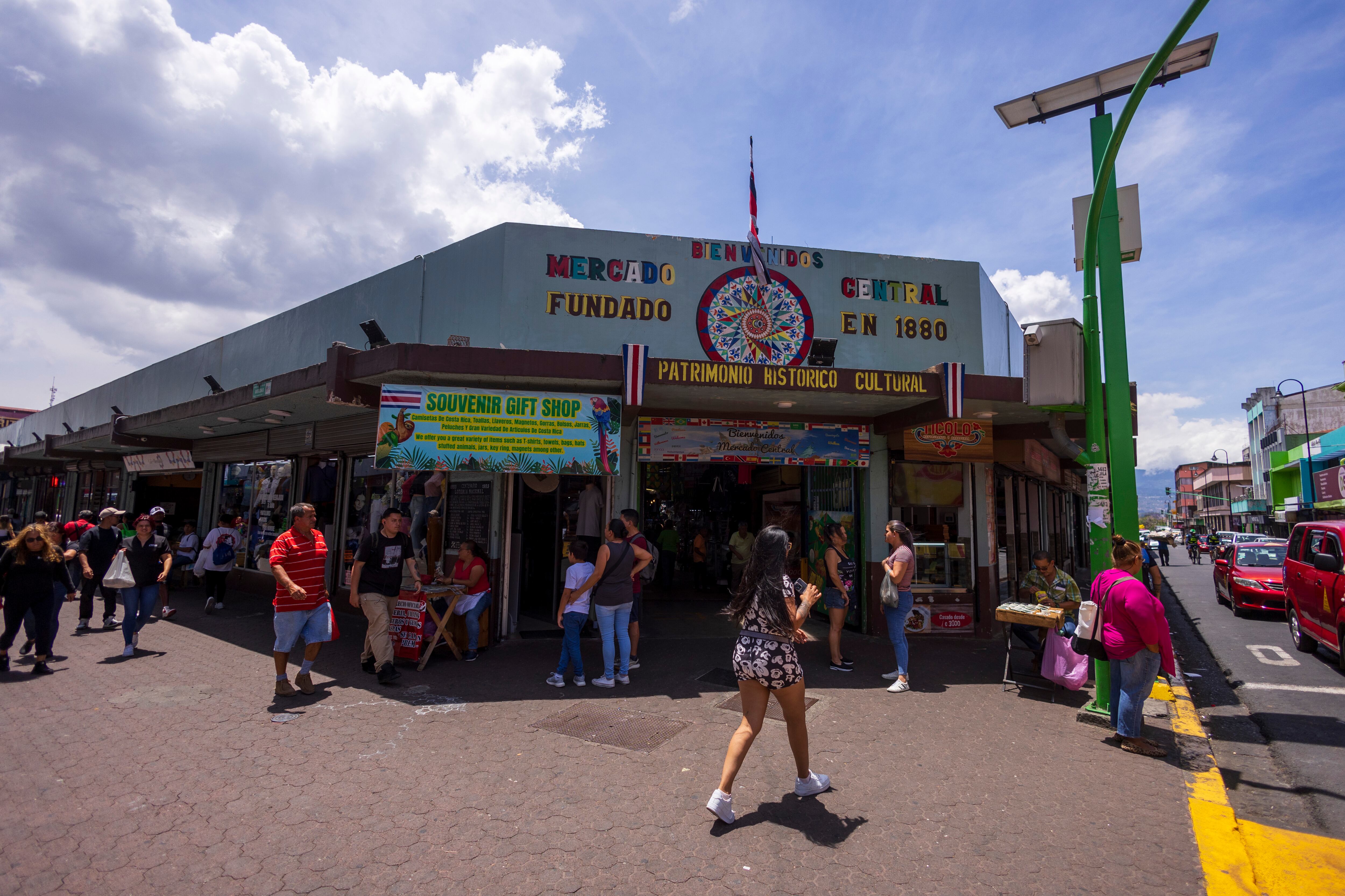 19/04/2024, San José, Mercado Central, recorrido por los chinamos para ver el uso de las bolsas plásticas.