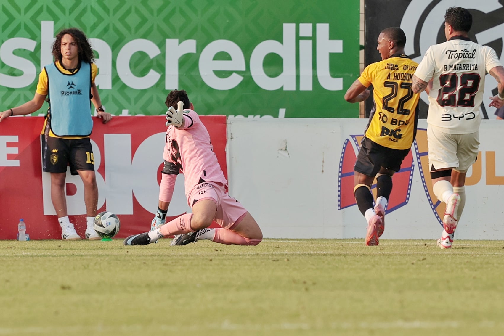 26/04/2026/ juego entre Municipal Liberia vs Liga Deportiva Alajuelense por la jornada 18 del torneo clausura en el estadio Edgardo Baltodano de Liberia / foto John Durán