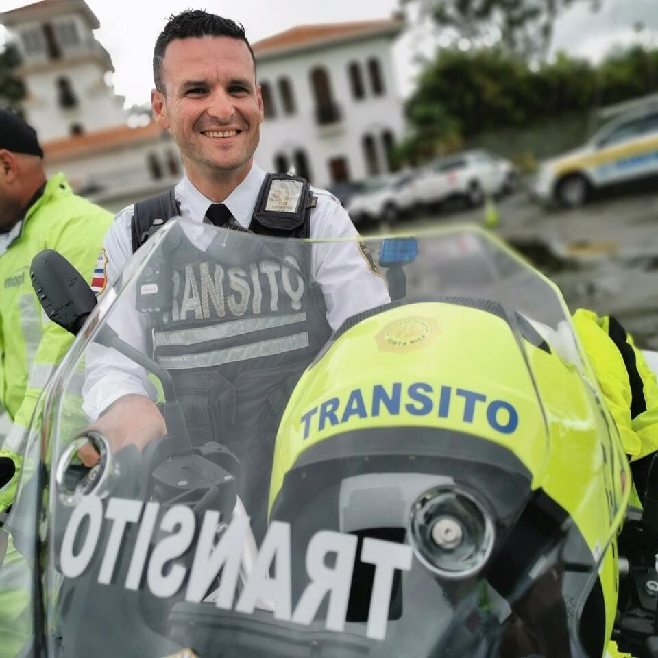 Tráfico se reencontró con su hija a la que no veía hace un mes. Foto cortesía Pegando Porte y La Vara.