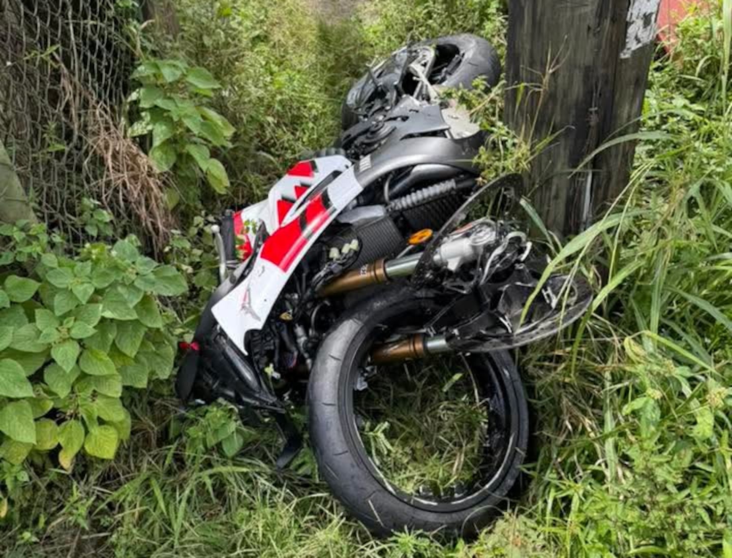 Motociclista de 22 años murió tras violento choque y su cuerpo terminó ...