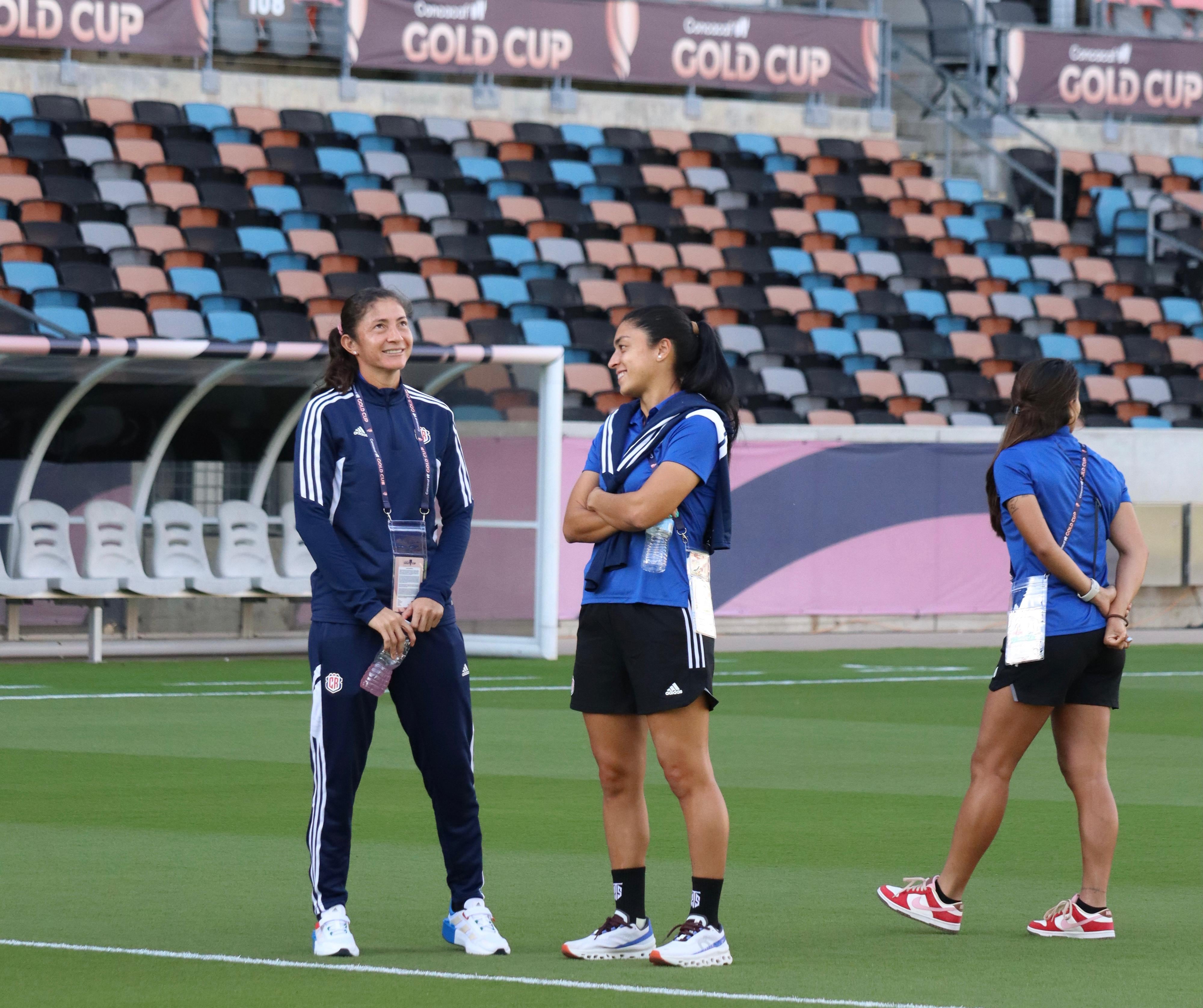 Las ticas aprovecharon para reconocer el Shell Energy Stadium de Houston para el juego ante Paraguay.