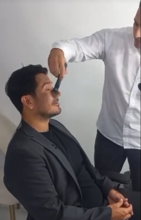 Douglas Sánchez y Jorge Obando hicieron un tiktok donde salen maquillándose para su nuevo proyecto.