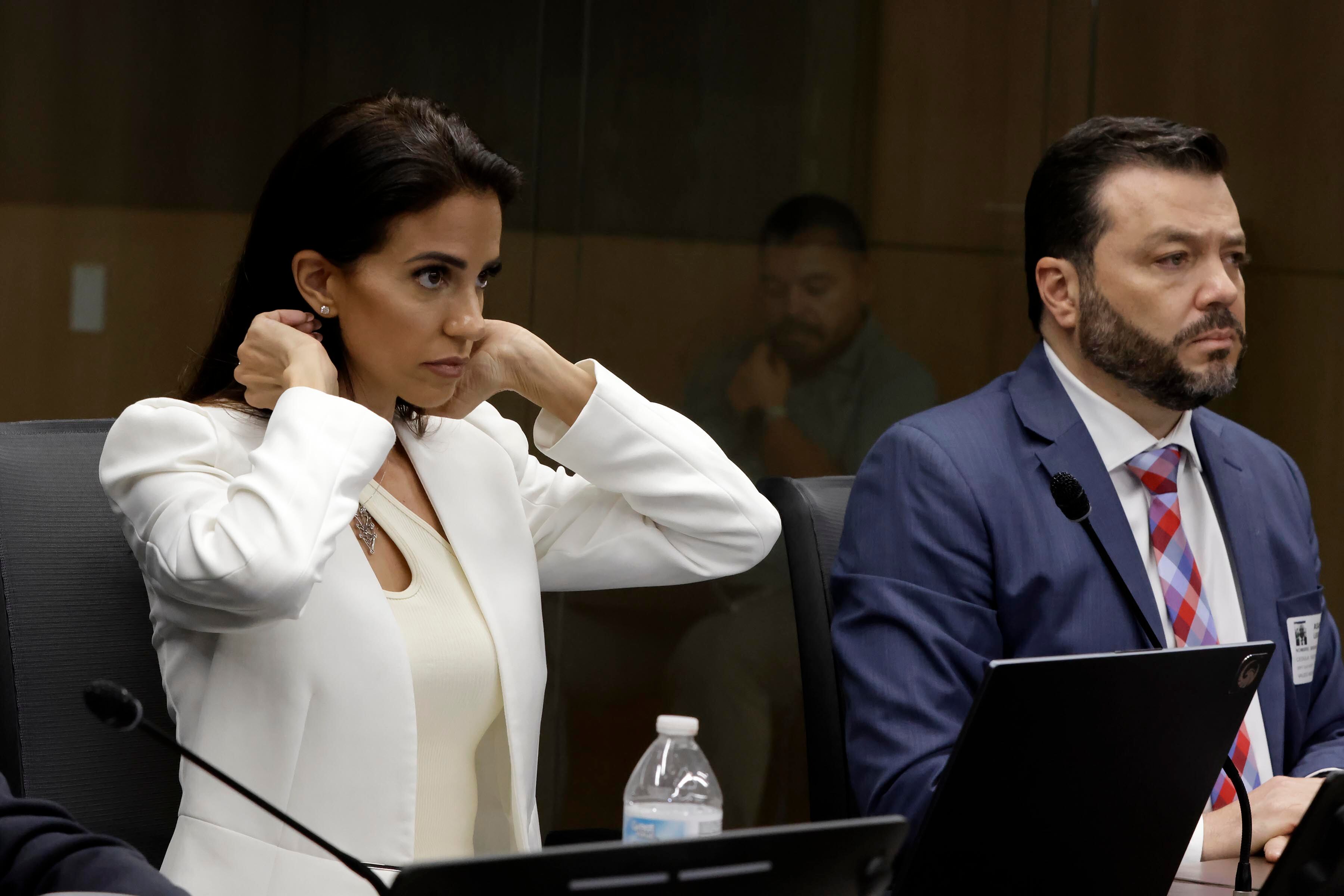 28/08/2023. Asamblea Legislativa, San José. Yafit Ohana, exesposa del presidente de Corporación BCT y de la Junta Directiva del medio CRHoy, comparece en la Comisión de Derechos Humanos sobre diversas visitas que hizo a Casa Presidencial que se conocieron luego de que la expresidenta del PANI, Gloriana López, dijo a la asamblea que Casa Presidencial le consultó sobre un caso que involucraba a Yafit y a su exesposo. Ohana asistió con su abogado Rodolfo Brenes. Fotos: Mayela López