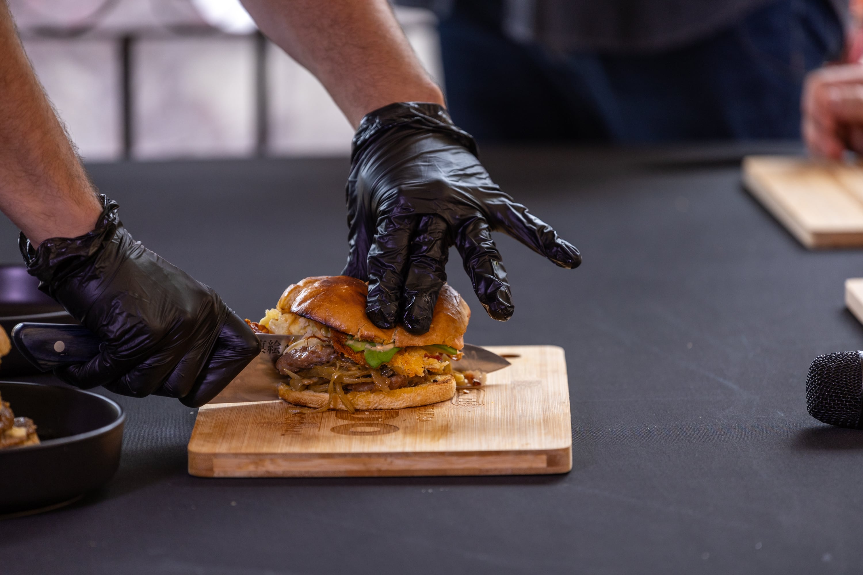 24/10/2024, San José, Santa Ana, programa Guerra de Hamburguesas, entrevista con el participante Jazbetd Mora de Quepos.