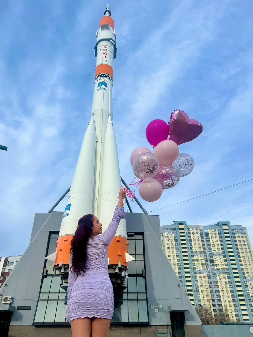 कोटेच्या 23 वर्षीय मारिया सेलेस्टे अल्वाराडो डुरानने नवीन वर्षाचा शुभारंभ केला आणि तिच्या गुडघ्यापर्यंत बर्फ पडला आणि तापमान शून्यापेक्षा 40 अंशांच्या खाली गेले जेथे ती एरोस्पेस अभियांत्रिकीचा अभ्यास करते.