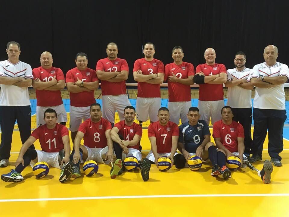 Alexander Fernández Vargas, sufrió un accidente de tránsito el 10 de diciembre del 2011 en Dominicalito por el que perdió sus dos piernas. Actualmente camina con prótesis, maneja carro y hasta es seleccionado nacional de voleibol sentado