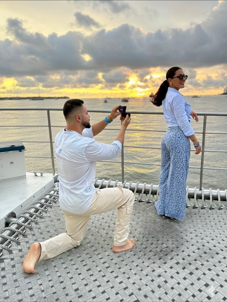 Daniel Carvajal y su propuesta de matrimonio a su novia Laura Ospina.