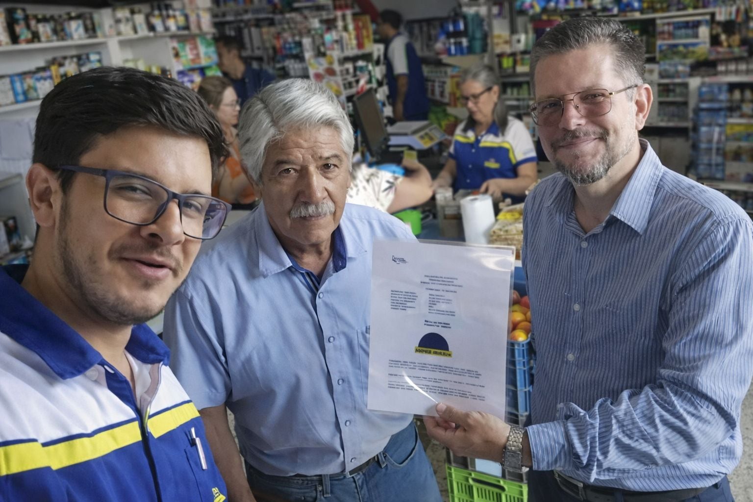 El economista, contador y abogado José Jiménez Blanco, quien ganó legalmente el nombre Super Mario a la gigante Nintendo, un año después del triunfo visitó el parque de Mario Bros en Estados Unidos Carlos Alfaro, hijo de José Mario Alfaro González, fundador del supermercado en 1972. El nombre Super Mario nació en 1998 y fue registrado legalmente hasta el 2013. En la foto, Carlos Alfaro, hijo de José Mario Alfaro González, fundador del supermercado en 1972. El nombre Super Mario nació en 1998 y fue registrado legalmente hasta el 2013 ye l abogado José Jiménez Blanco.