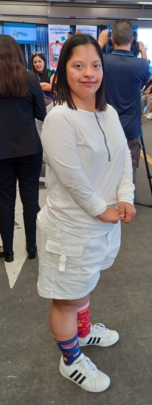 Andrea Barcenas tiene síndrome de Down y es una carga haciendo chocolates.