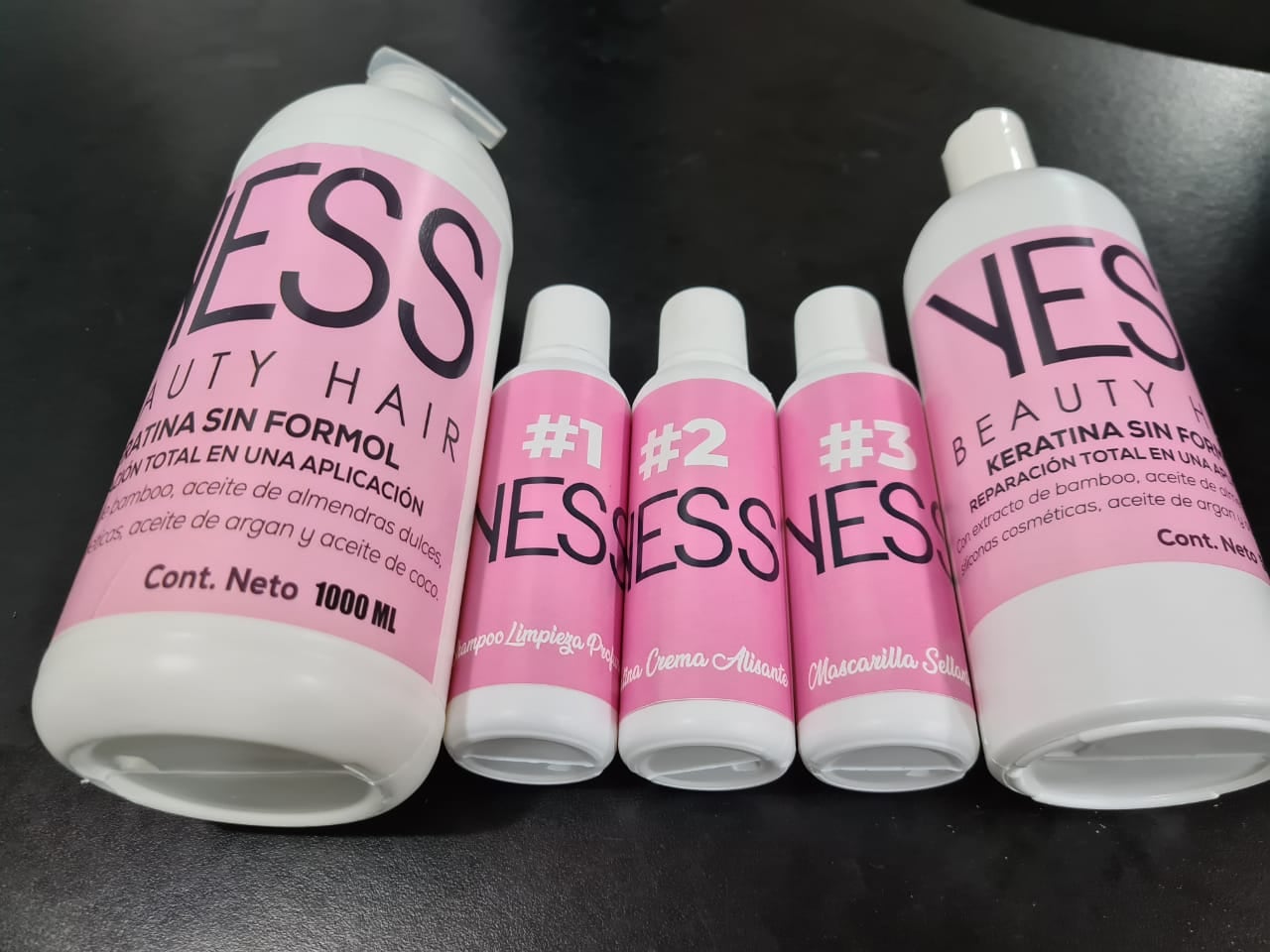 La empresa Yess Medios, de la empresaria y experta en belleza, con 25 años de experiencia, Yesenia Bermúdez, está buscando vendedores hombres y mujeres mayores de 18 años que tengan habilidades en ventas de un nuevo producto en el mercado que es cosmético capilar.