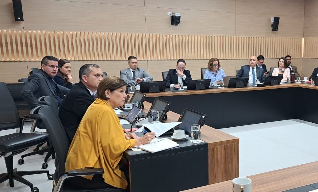 El compromiso de la mayoría de jefes de fracción es buscar un mecanismo que les permita acelerar el trámite del plan para rebajar el marchamo. Foto: Cortesía.