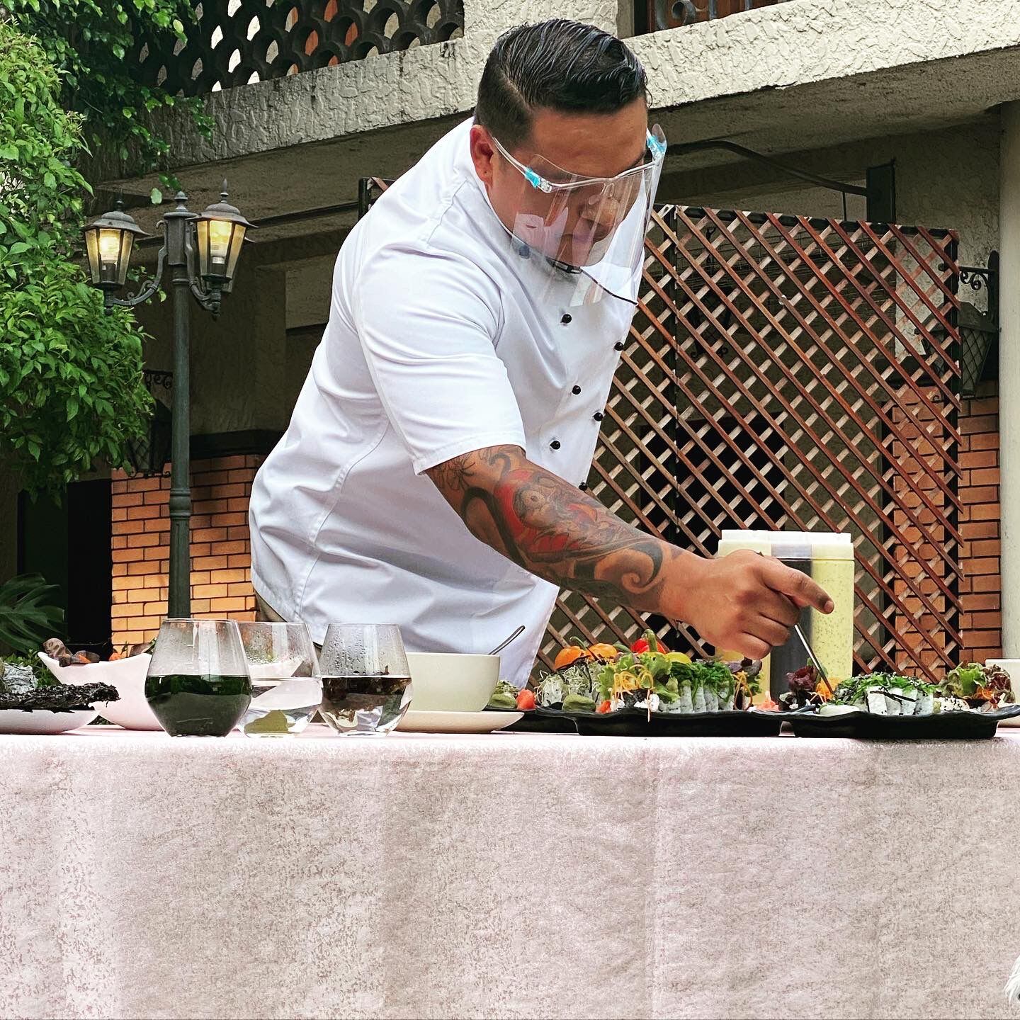 ¿Sushihamburguesa? Tico la saca del estadio con esta delicia
