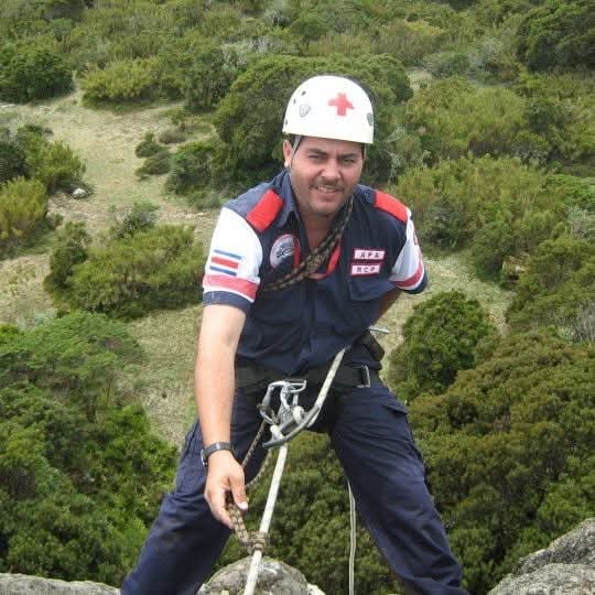 Luis Guillermo Vega, cruzrojista. Novelón extracción cuerpo volcán Arenal.