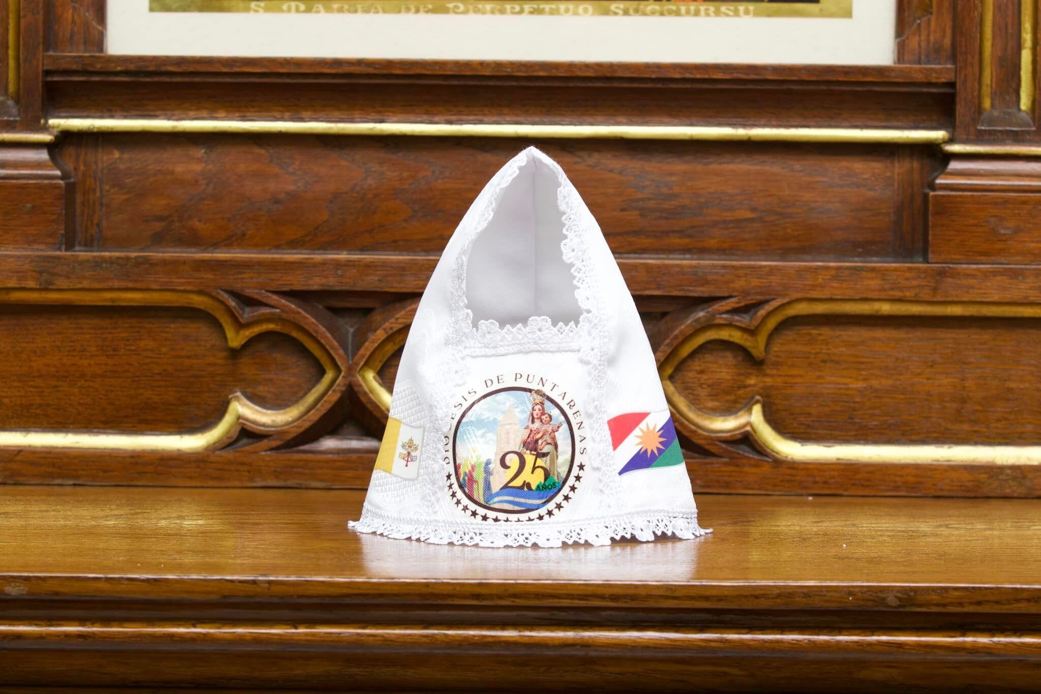 Para el 2023 la diócesis de Puntarenas fue la encargada, por cumplir 25 años, de hacer el vestidito a la virgen de los Ángeles de Cartago, la Patrona de Costa Rica