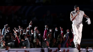 Tras recibir miles de críticas por su show en el Super Bowl, Usher hizo algo que nadie se esperaba