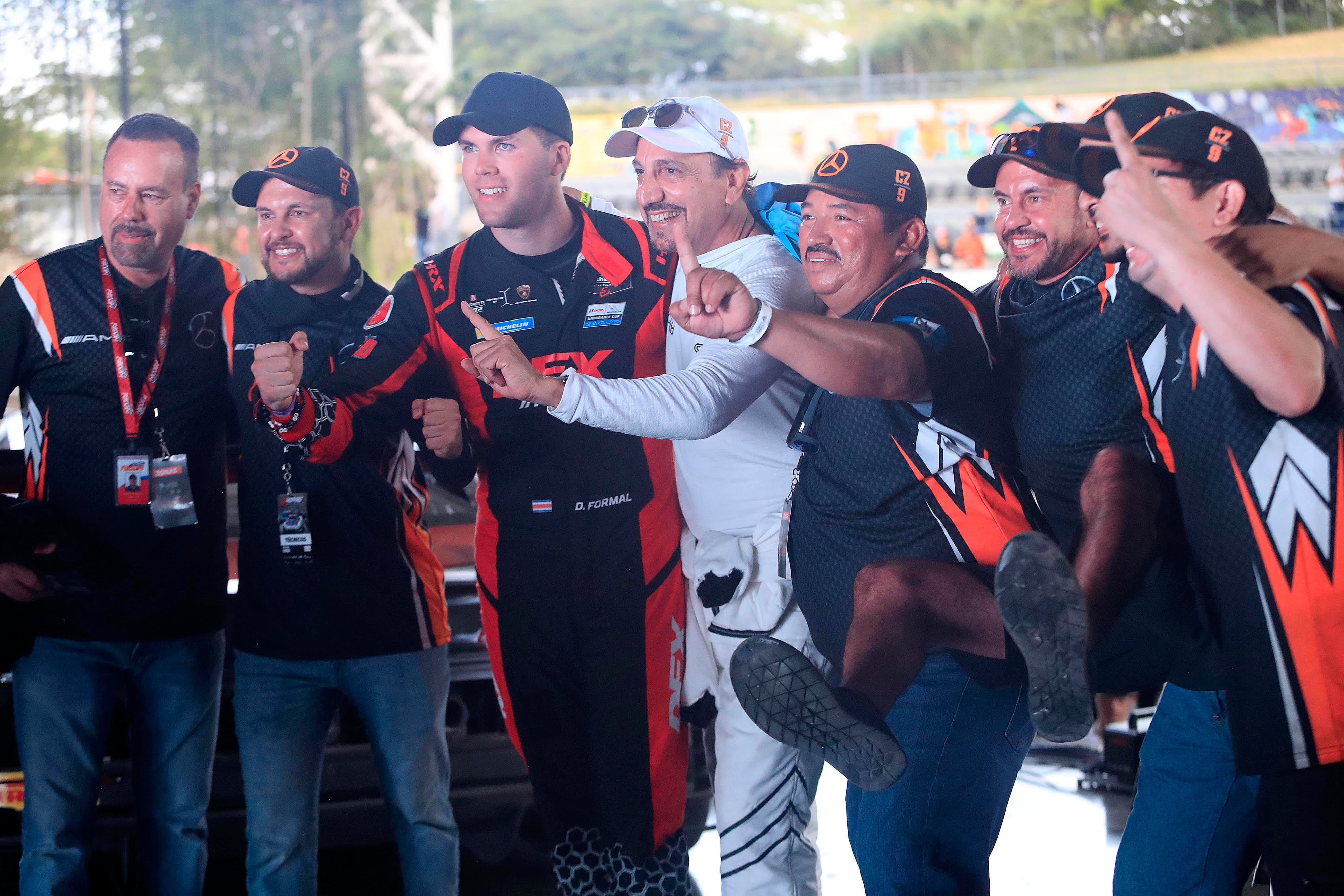 17/12/2023 Parque Viva. Este domingo se realizó la esperada competencia del gran evento automovilístico, las Tres Horas de Costa Rica, en la pista starcars.com.