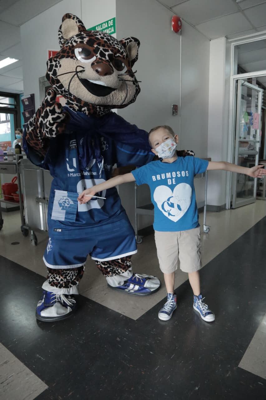 Pacientes del Max Peralta apoyaron al Cartaginés antes del juego contra Alajuelense. Facebook.