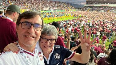 Religioso carga de fe la platea este del estadio Saprissa
