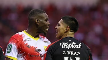 Keyner Brown se puso la capa de héroe y congeló la ofensiva de Alajuelense