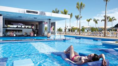 Famoso hotel de playa tiene variedad de puestos de empleo