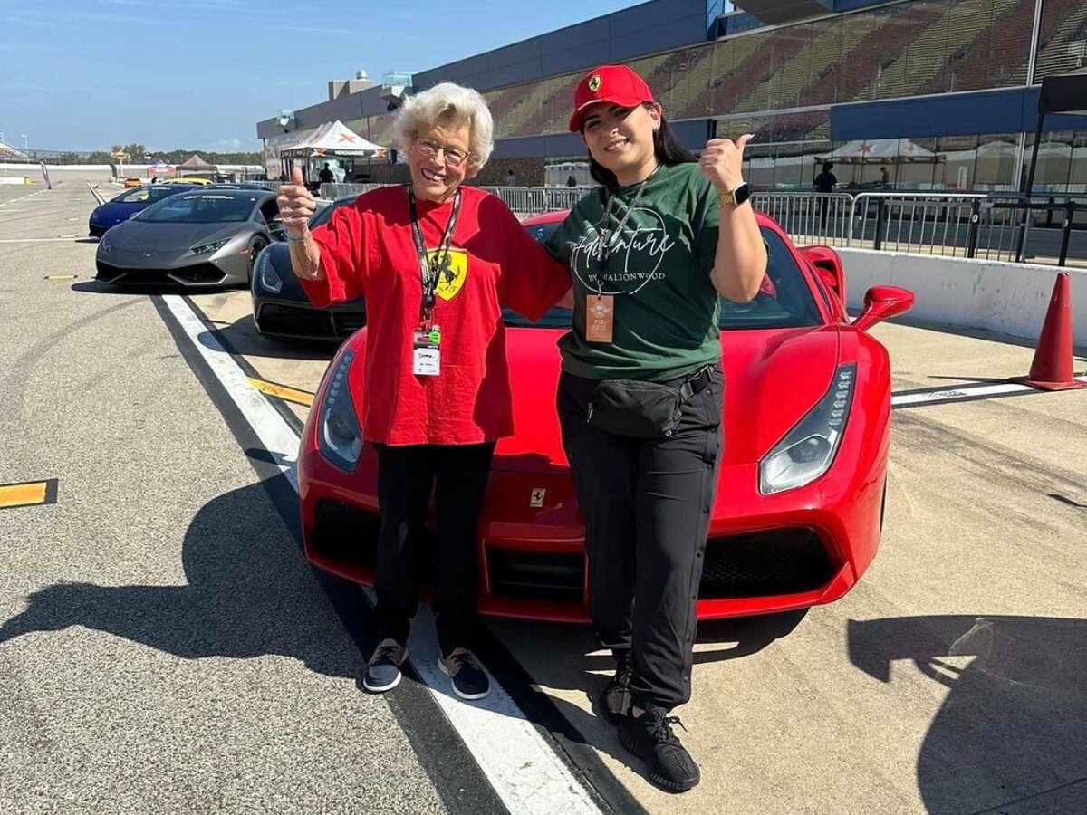 Donna Maddox disfrutó al máximo de la experiencia y contó que este solo es el inicio de sus locuras. Foto tomada del Instagram de Walton Senior Living.