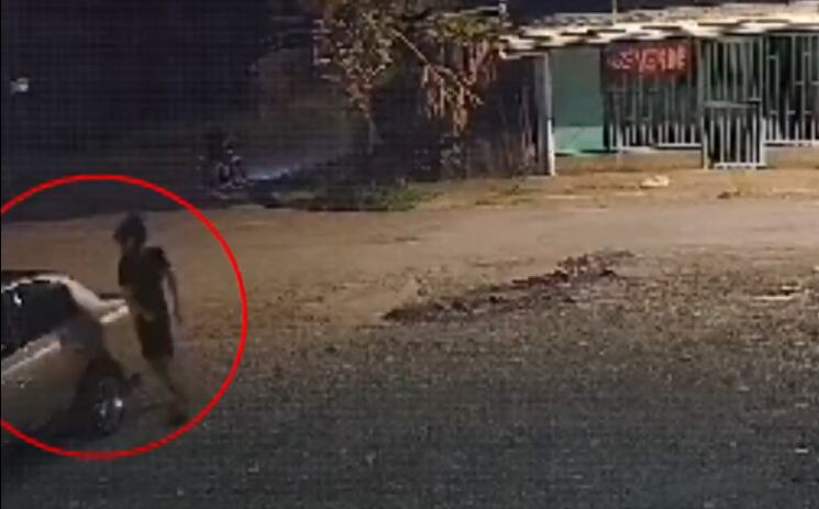 El asesino fue grabado por una cámara.