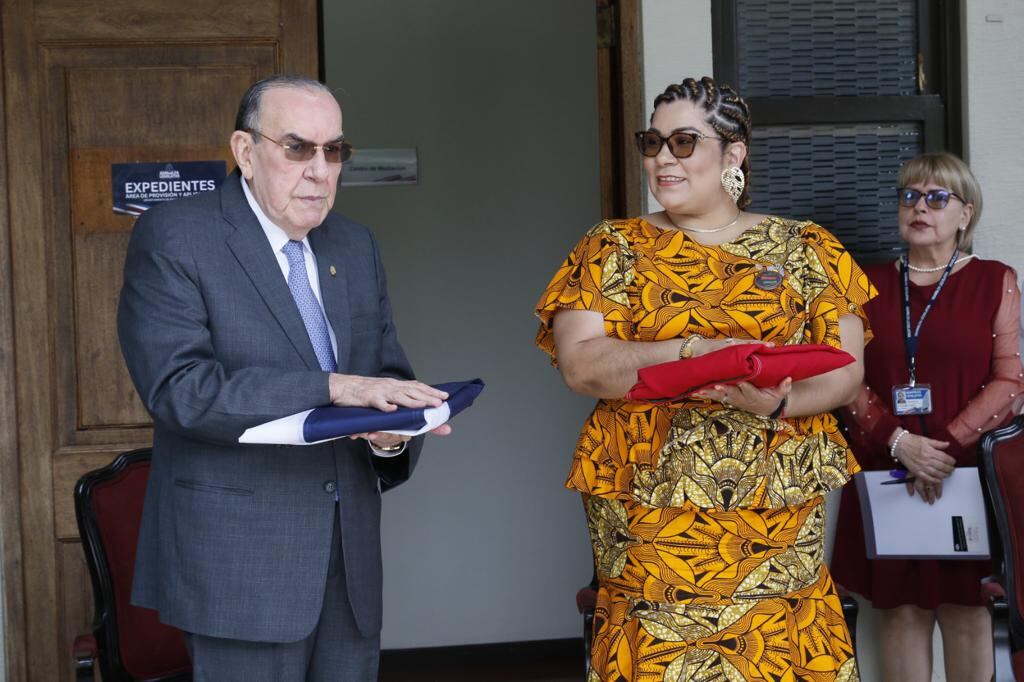 El primer poder de la República izó la bandera Panafricana en el Congreso como una acción a favor de las personas afrodescendientes. Esto se dio en el marco del Mes Histórico de la Afrodescendencia.