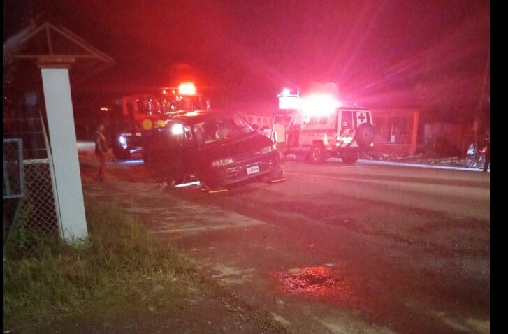 Una mujer falleció en un choque entre un carro y una moto en Buenos Aires de Pérez Zeledón