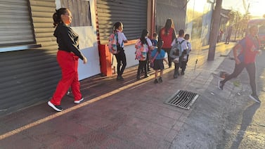 El padre Sergio Valverde manda a clases a 25 “hijos” suyos que no tienen hogar ni familia