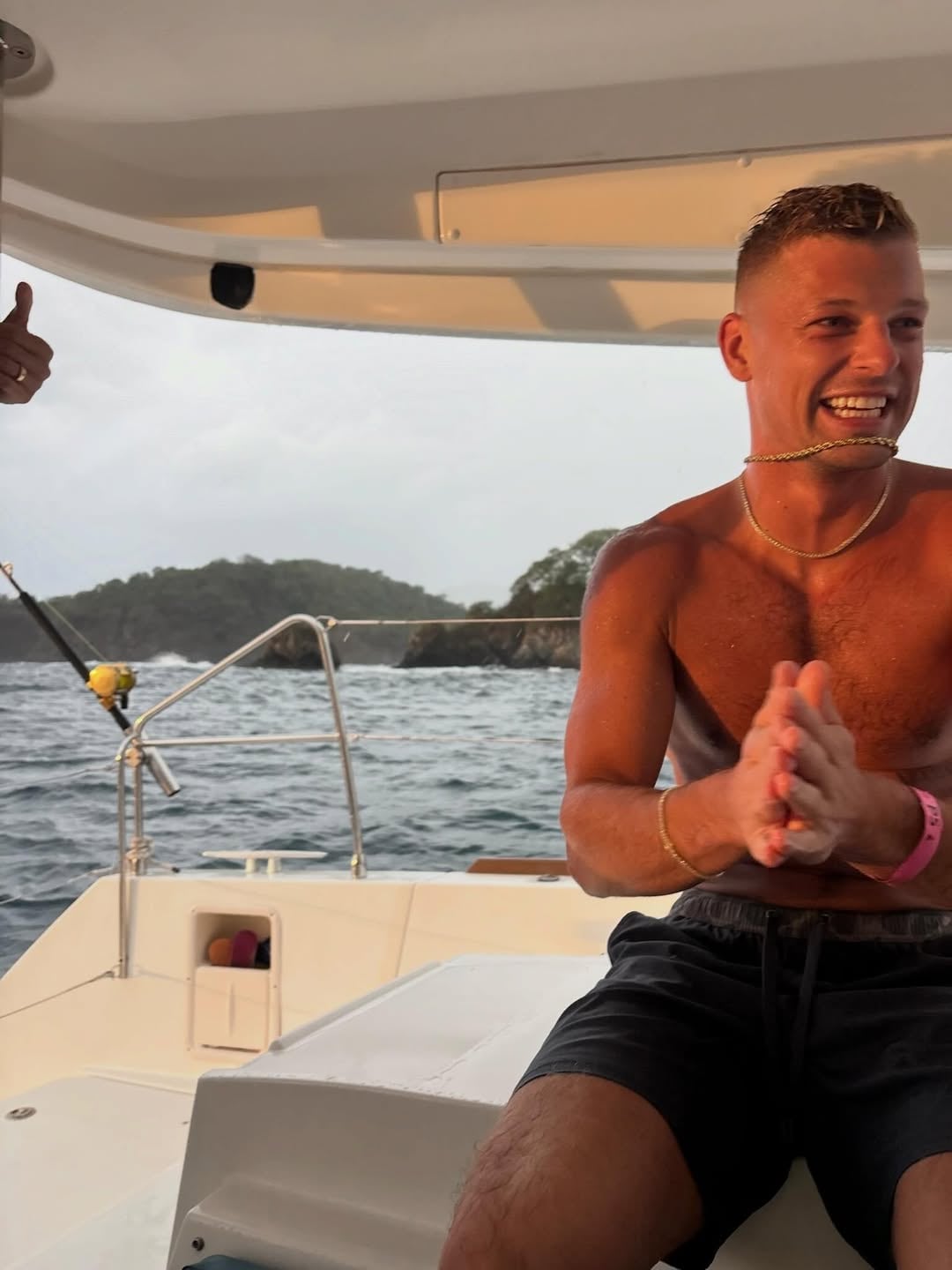 Pie de foto 1: Nick Pellecchia, ganador de Million Dollar Secret, disfruta de unos días en Costa Rica.