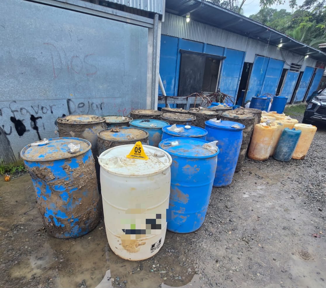 Los dos sospechosos fueron detenidos en el sector de Ojo de Agua, en Limón. Foto OIJ.