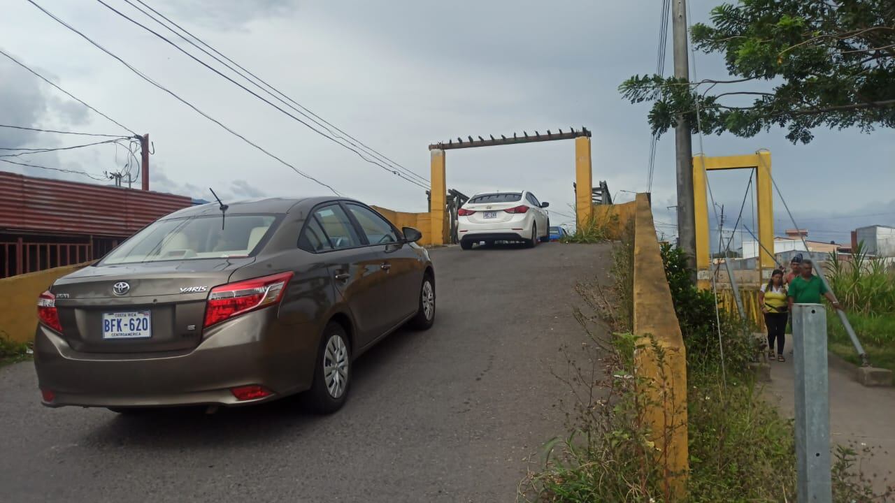 Vías de Cartago que están en mal estado y el MOPT no interviene, según denuncia de Mario Redondo, alcalde de Cartago.