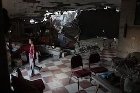 En Gaza, los habitantes se ven obligados a refugiarse en edificios en riesgo de derrumbarse