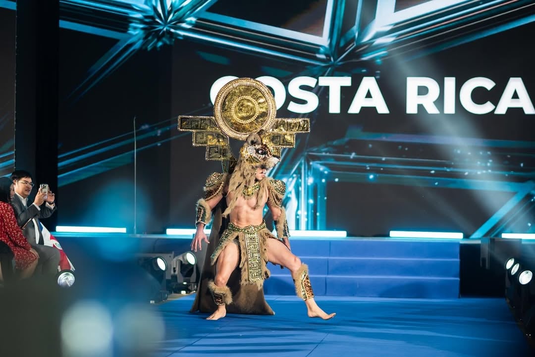 Roberto Mena representa a Costa Rica en el Míster International, una de las competencias masculinas de belleza más mediática