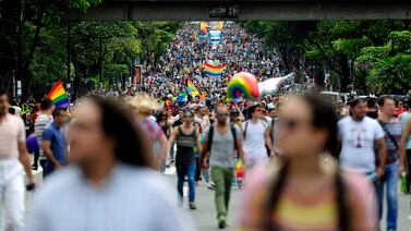 A Rodrigo Chaves no le gustó que lo vincularan con marcha LGTBI y se voló a una ministra y a un funcionario